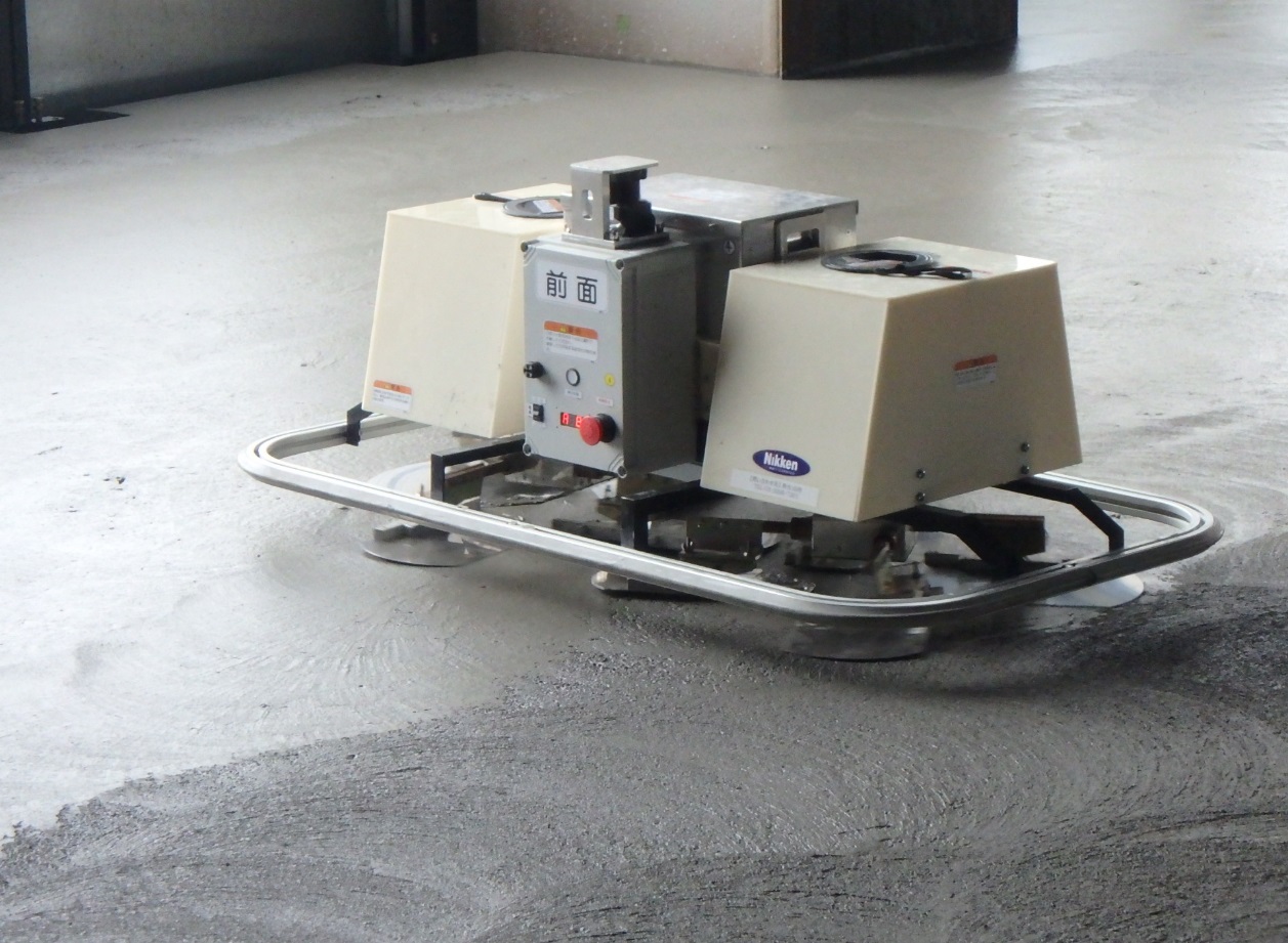 コンクリート床仕上げロボット「T-iROBO® SlabFinisher」