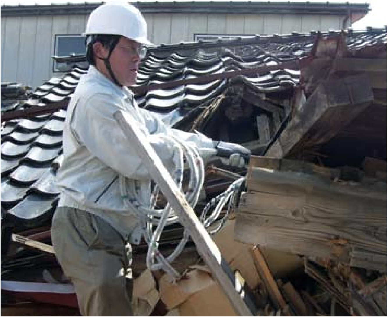 新潟中越沖地震倒壊家屋での検索試験