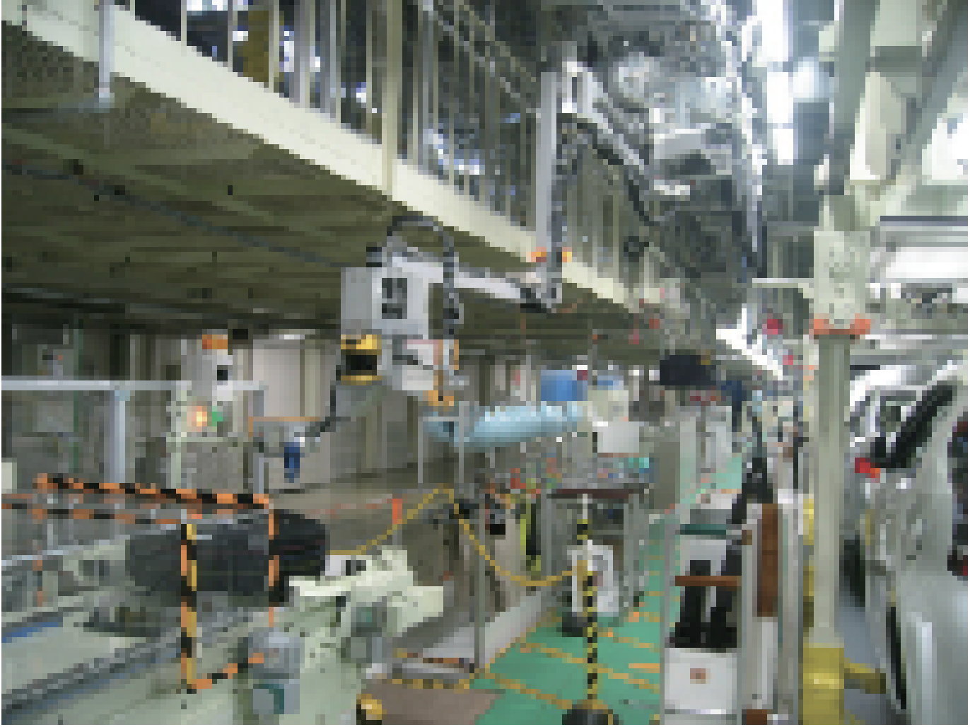 導入したスペアタイヤ自動搭載ロボット(トヨタ自動車　富岡工場)