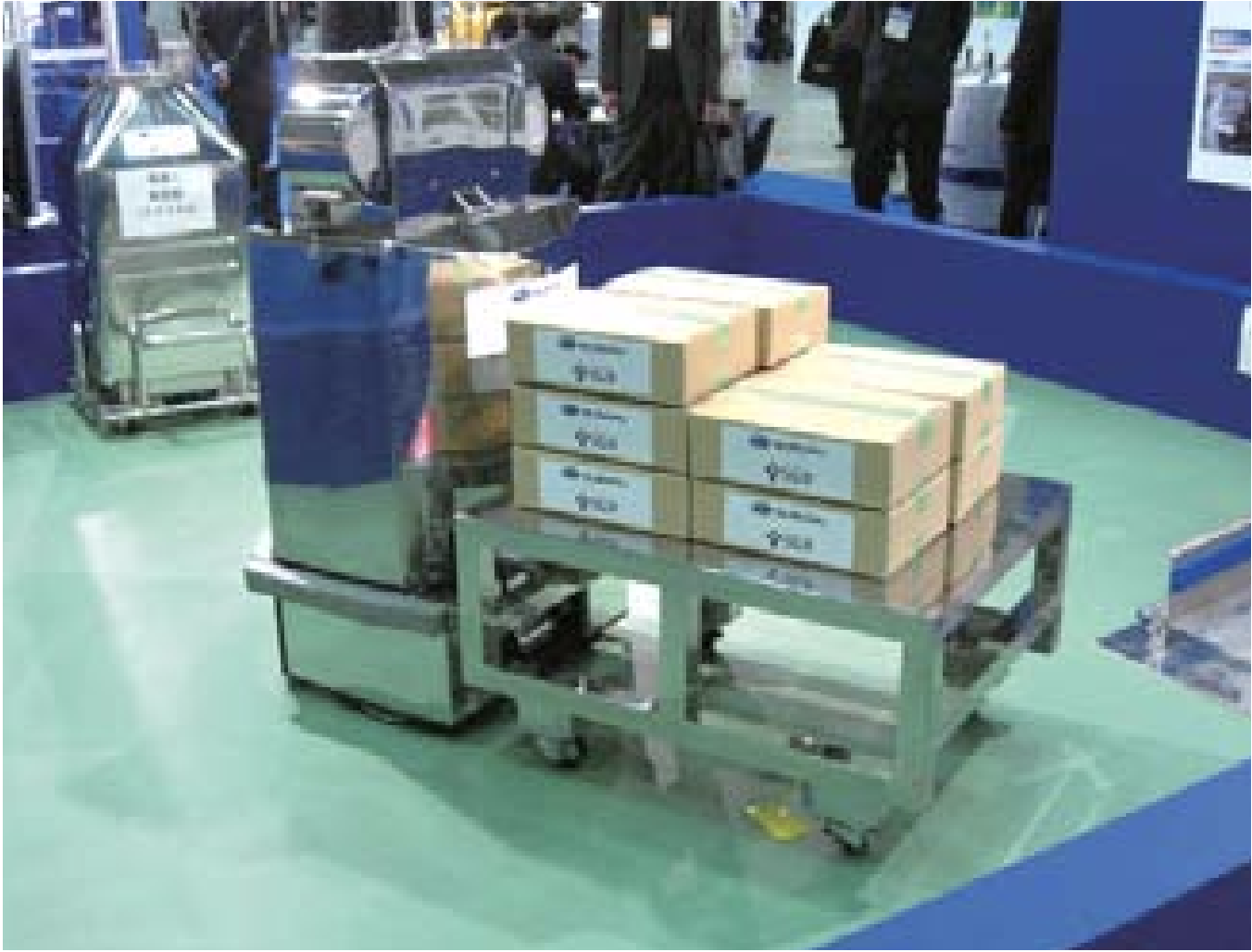 包装ライン導入予定の製品搬送ロボット